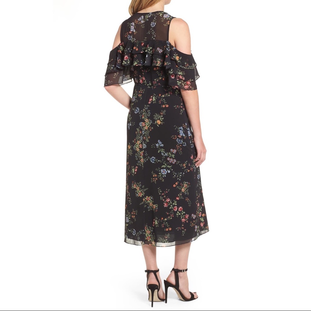 Cold shoulder floral wrap dress - Picture 7 of 8